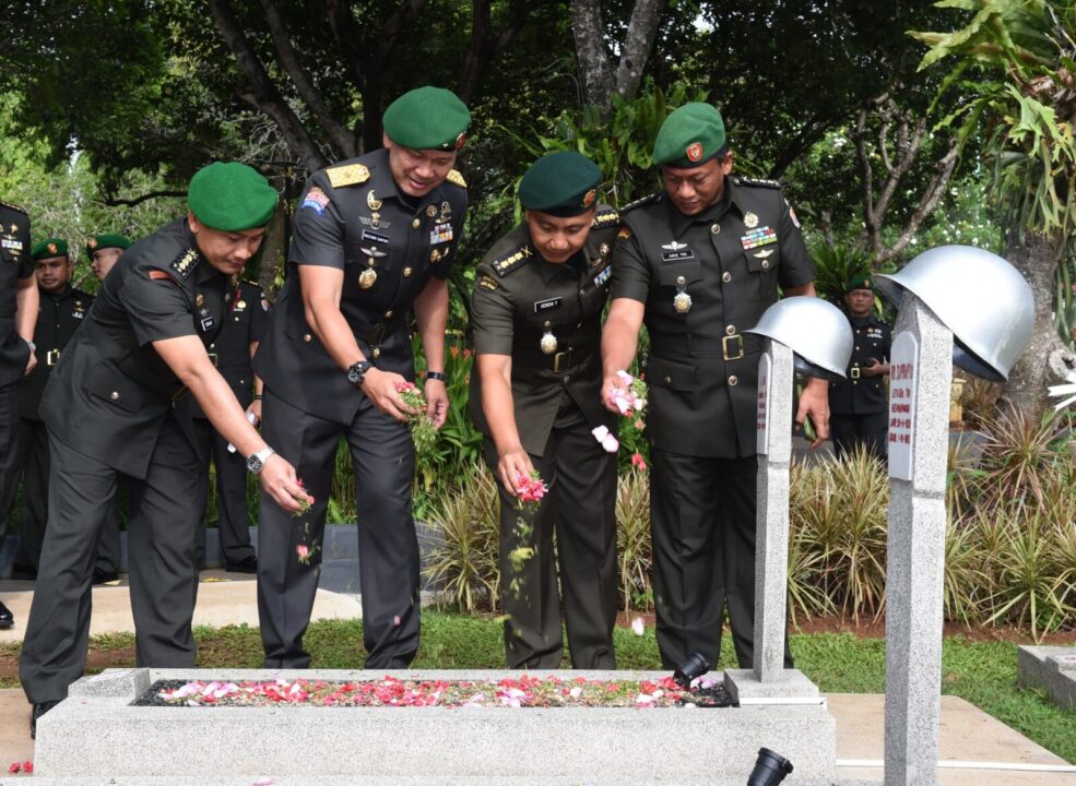 Sambut HUT ke-73 Penerangan TNI AD, Dispenad Gelar Donor Darah dan Ziarah ke TMPN Kalibata