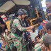 Satgas Yonif 330/TD Lumpuhkan Lima Orang KSTP dan Bantu Evakuasi Warga