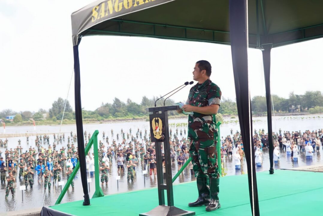 Bersatu Dengan Alam, TNI AD Tanam Puluhan Ribu Bibit Mangrove di Aceh