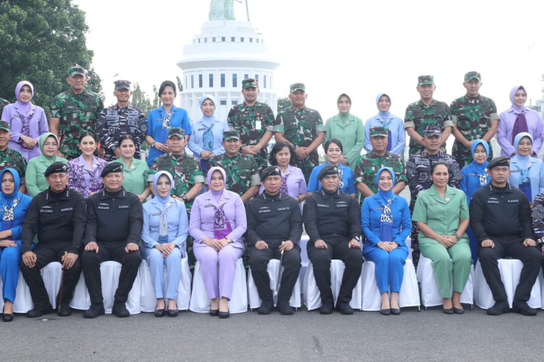 Terima Brevet Hiu Kencana Panglima Tni Dan Kasad Resmi Jadi Warga