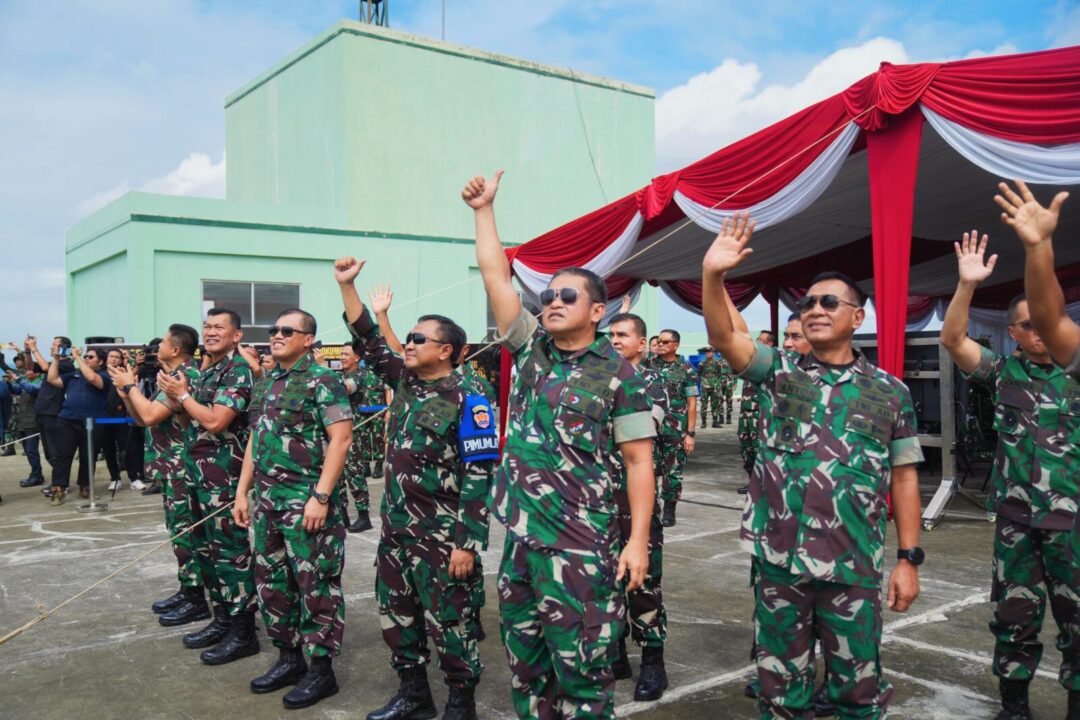 8 Heli Penerbad Menyerang Sasaran di Cipatat