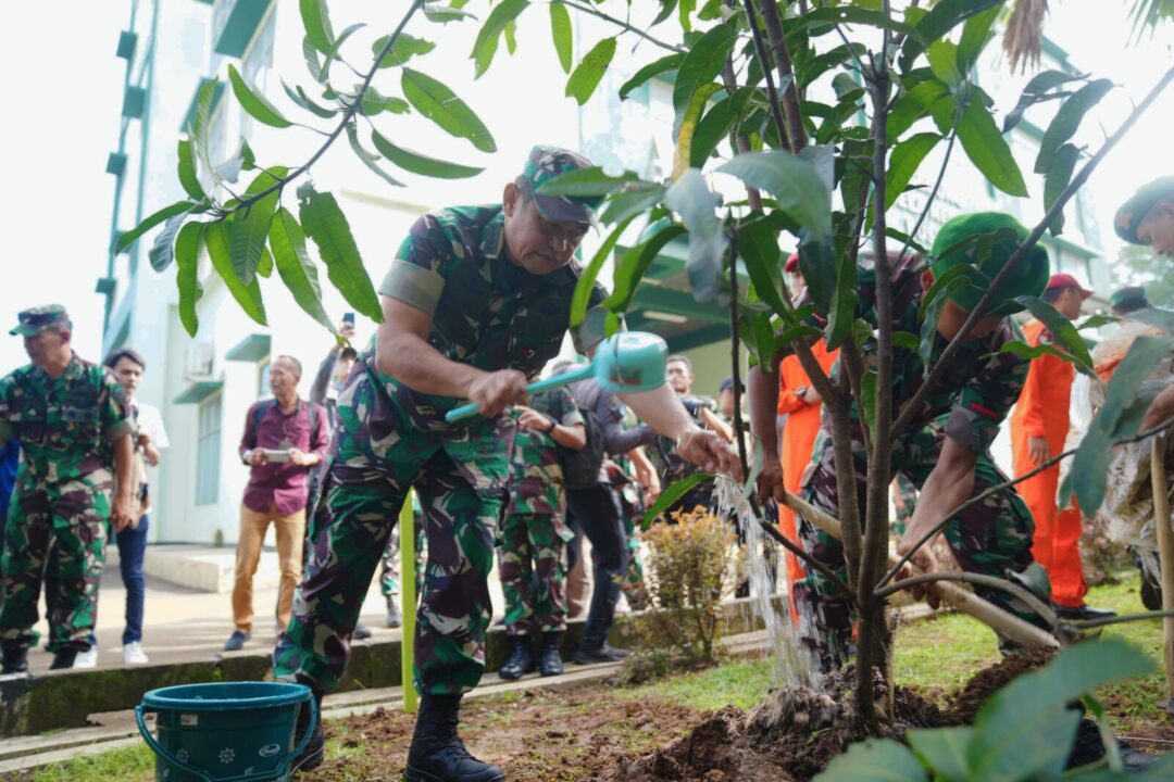 8 Heli Penerbad Menyerang Sasaran di Cipatat