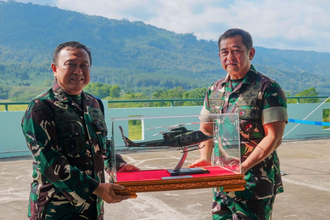 8 Heli Penerbad Menyerang Sasaran di Cipatat