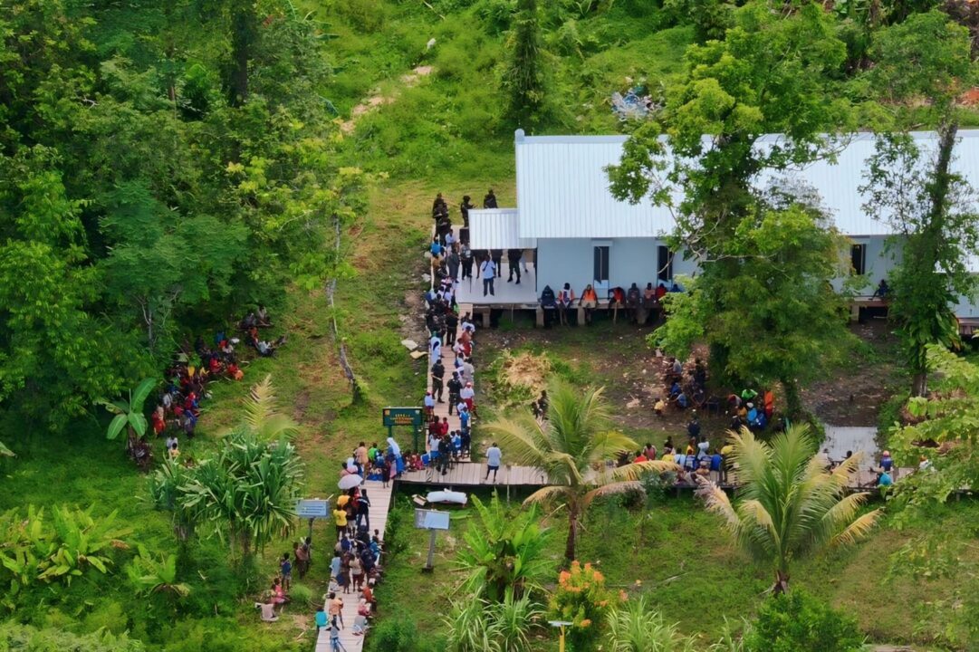 Ukir Sejarah Baru, Satgas Yonif 411/Pandawa Kostrad Bangun Dua Gereja Sekaligus di Papua