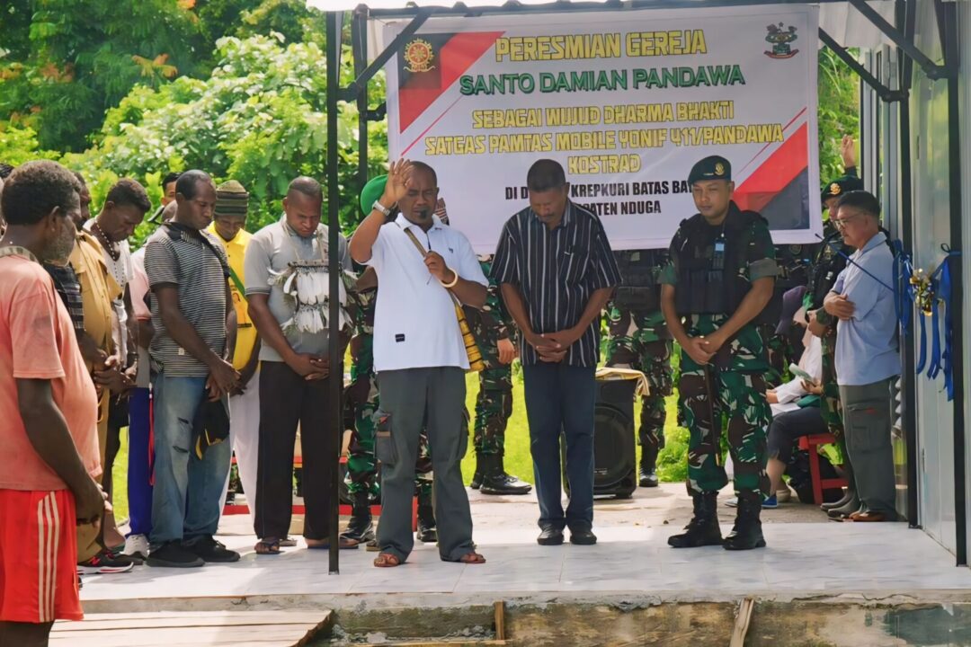 Ukir Sejarah Baru, Satgas Yonif 411/Pandawa Kostrad Bangun Dua Gereja Sekaligus di Papua