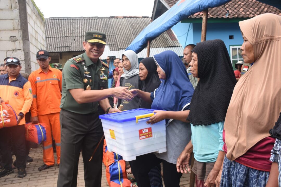 Kodam IV/Diponegoro, BNPB dan Forkopimda Kompak Bantu Korban Banjir Jepara