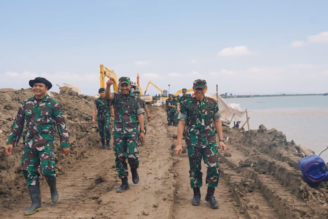 Pangdam IV/Diponegoro Tinjau Perbaikan Tanggul Jebol di Kabupaten Kudus