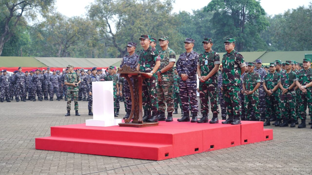 Wakasad Tinjau Bazar Murah TNI