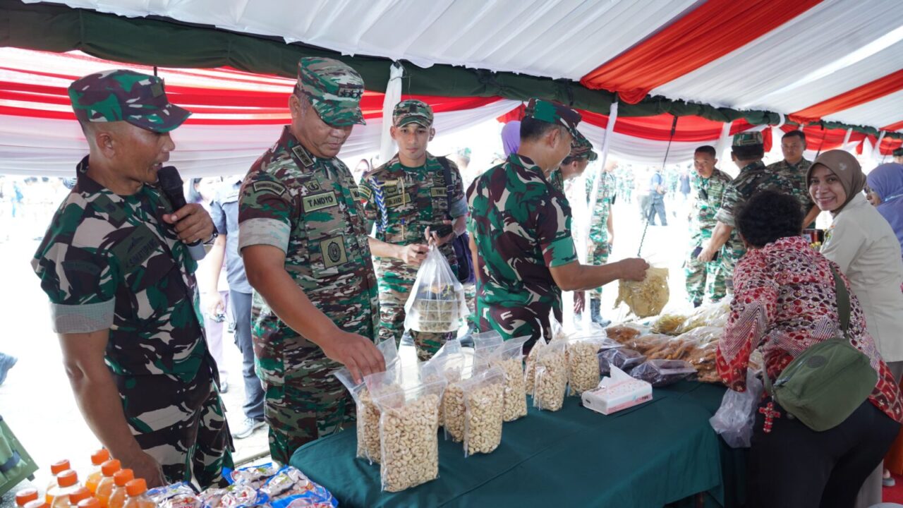 Wakasad Tinjau Bazar Murah TNI