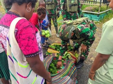 Pos Koper Satgas Yonif 509/Kostrad Gencarkan Program Rosita Mama Papua