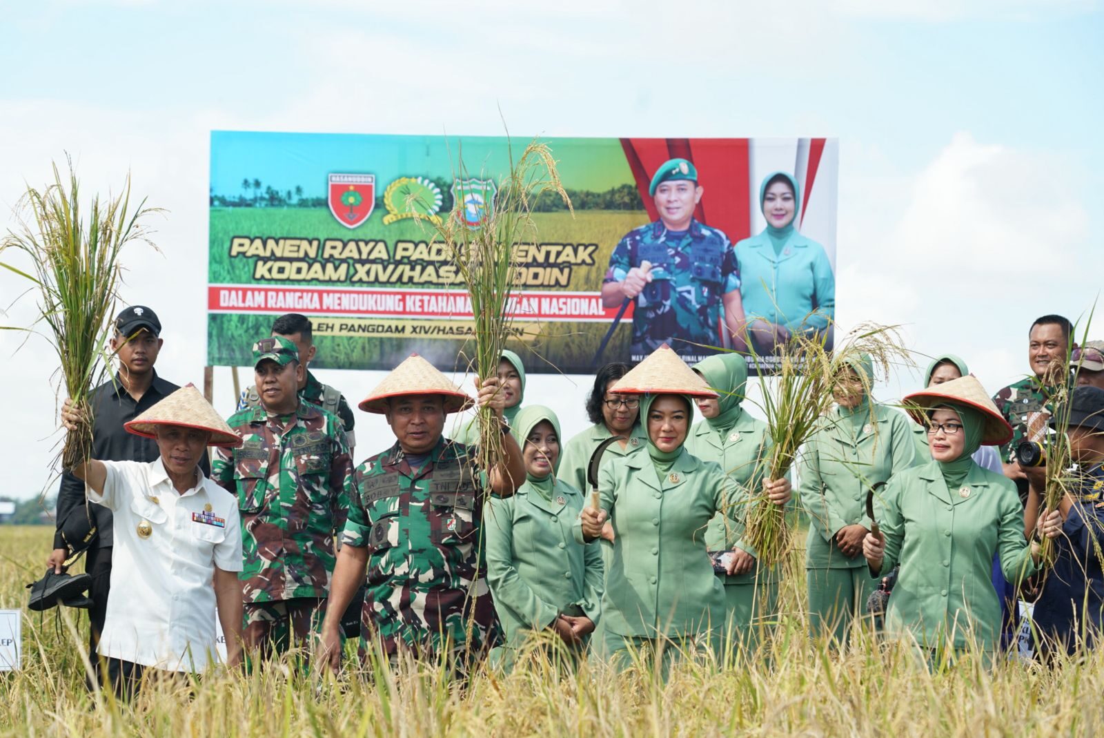 Dukung Program Ketahanan Pangan Nasional, Kodam XIV/Hsn Gelar Panen Raya Penanaman Padi dan Jagung Secara Serentak