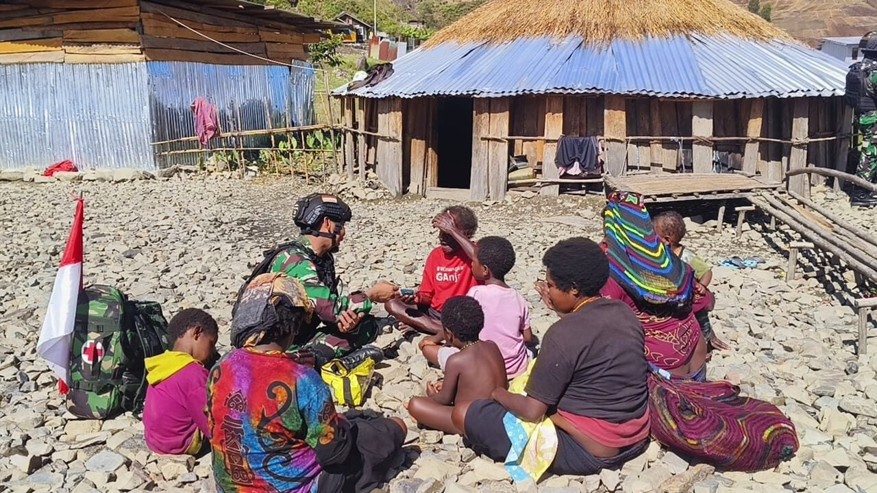 Apkam Gabungan TNI Polri Beri Rasa Aman Cegah Masyarakat Kampung Pogapa Mengungsi Akibat Serangan OPM