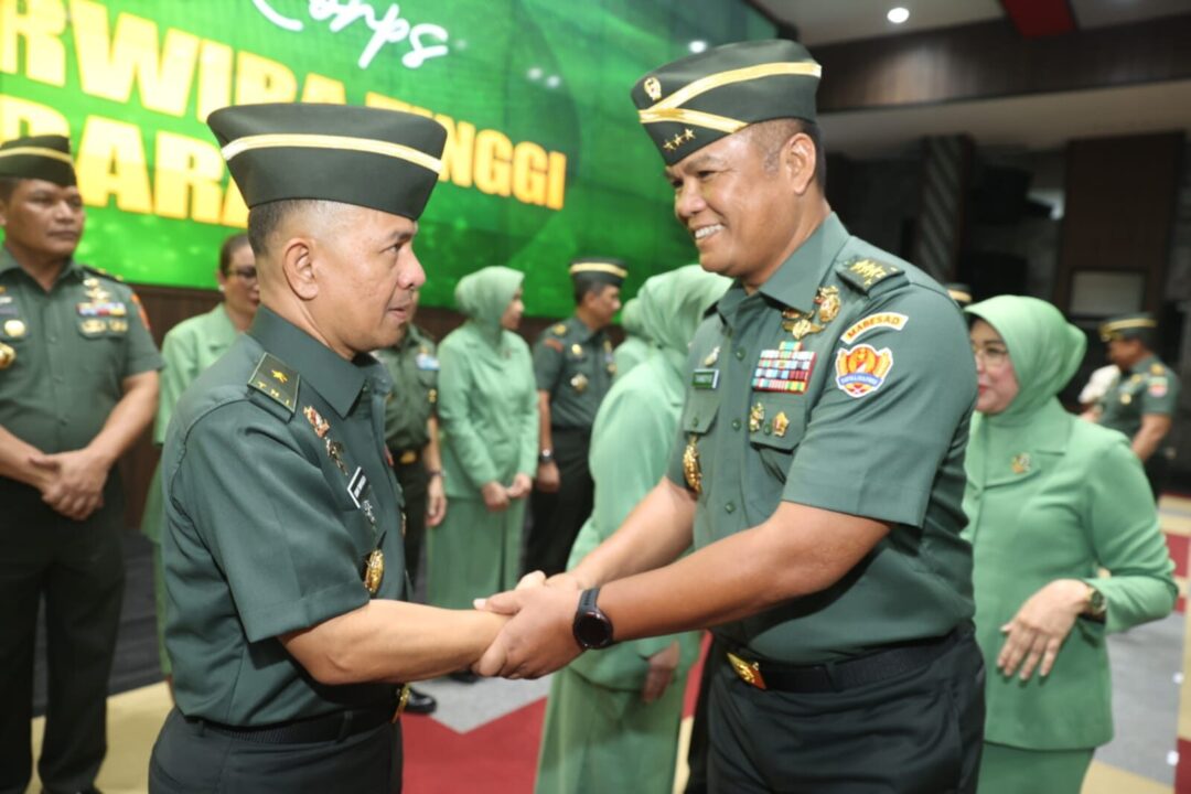 Wakasad Terima Laporan Kenaikan Pangkat 46 Pati TNI AD, Salah Satunya Mayjen Kowad Pertama