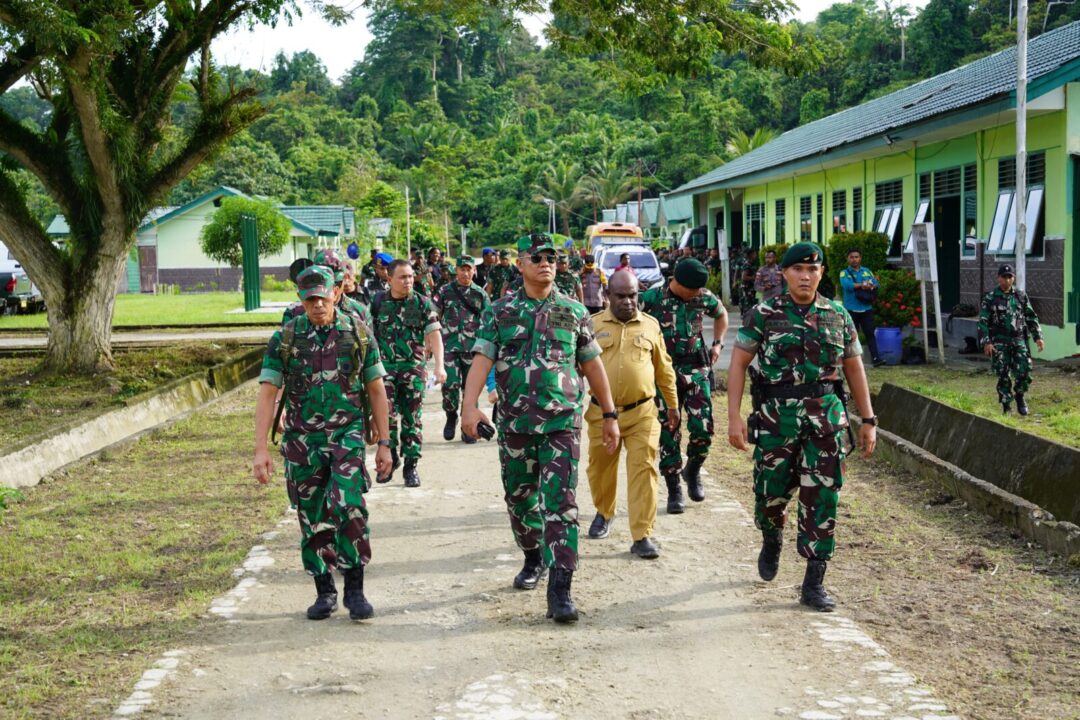 Kunjungi Papua, Wakasad Tinjau Sarpras Satuan Jajaran TNI AD