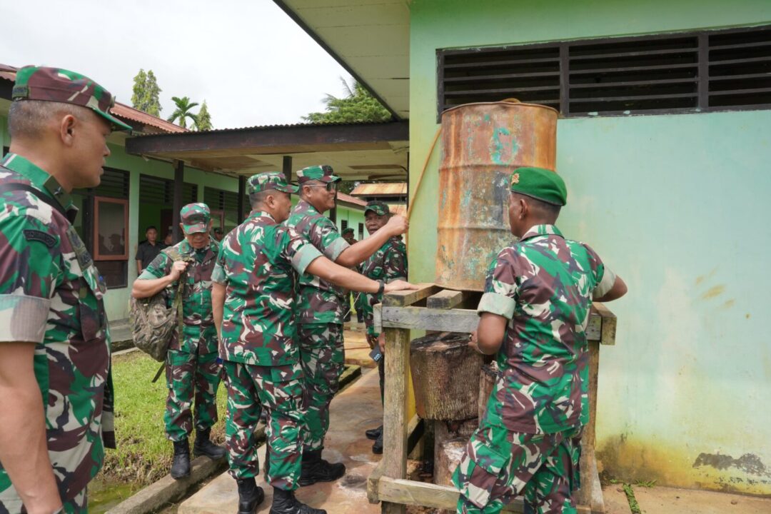 Kunjungi Papua, Wakasad Tinjau Sarpras Satuan Jajaran TNI AD