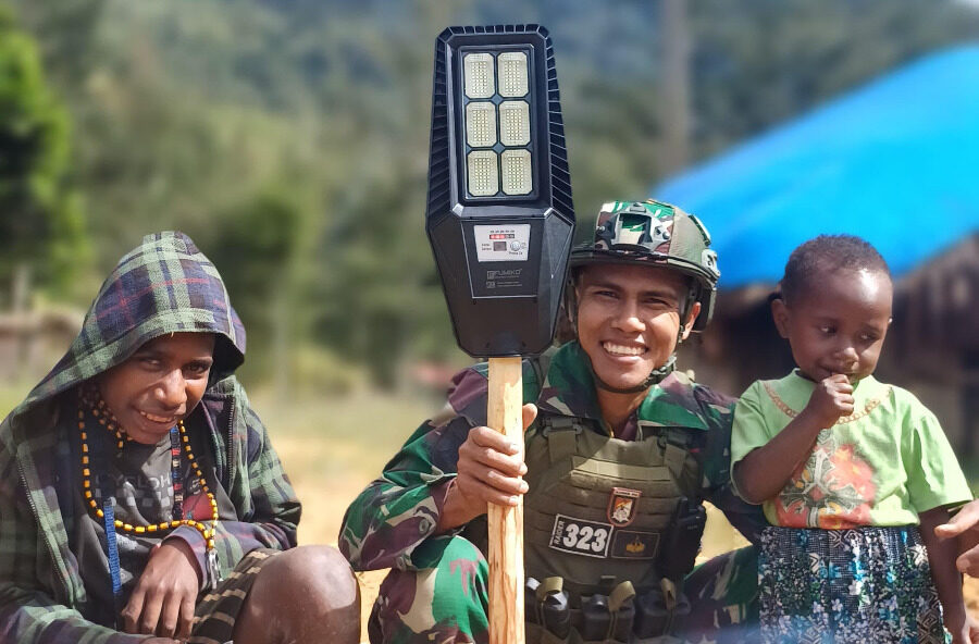 Buaya Putih Datang, Bumi Papua Pun Terang