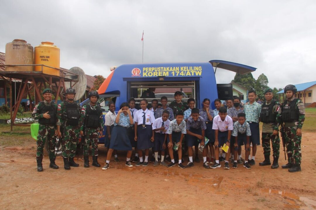 Mobil Pintar Satgas Yonif 111/KB, Jendela Ilmu Bagi Anak-Anak Papua