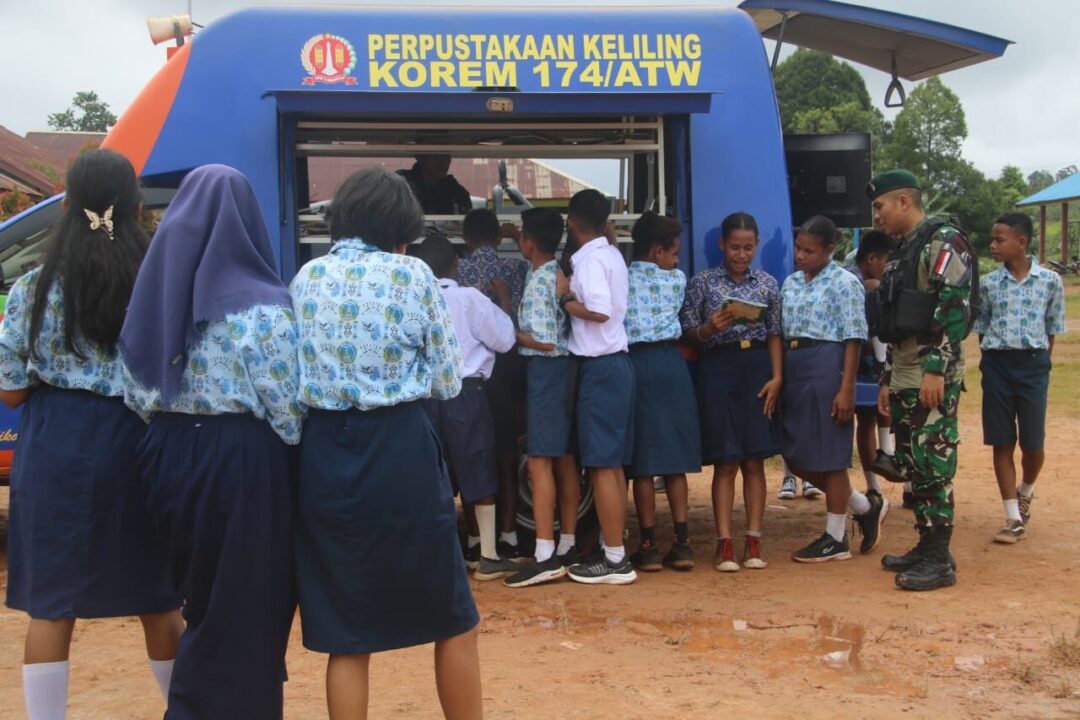 Mobil Pintar Satgas Yonif 111/KB, Jendela Ilmu Bagi Anak-Anak Papua