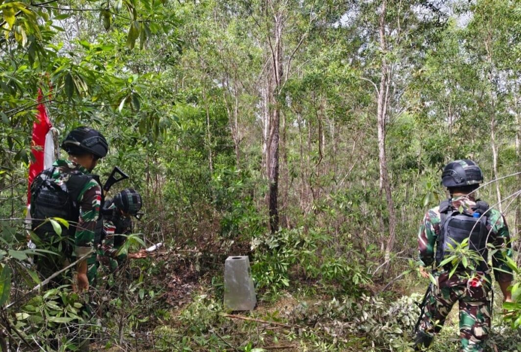 Telusuri Hutan dan Rawa, Satgas Pamtas Yonif 726/Tml Cek Patok Batas Negara RI-PNG di Kaliwanggo