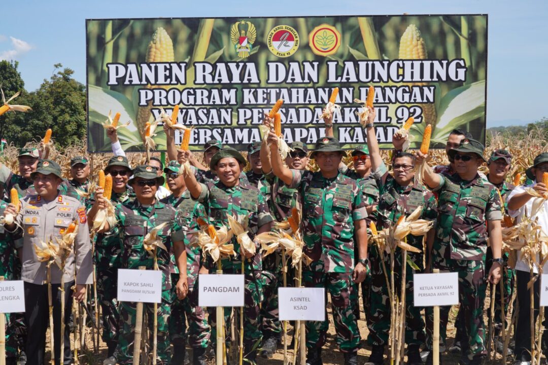 Dorong Ketahanan Pangan: TNI AD Panen Raya Jagung di Majalengka