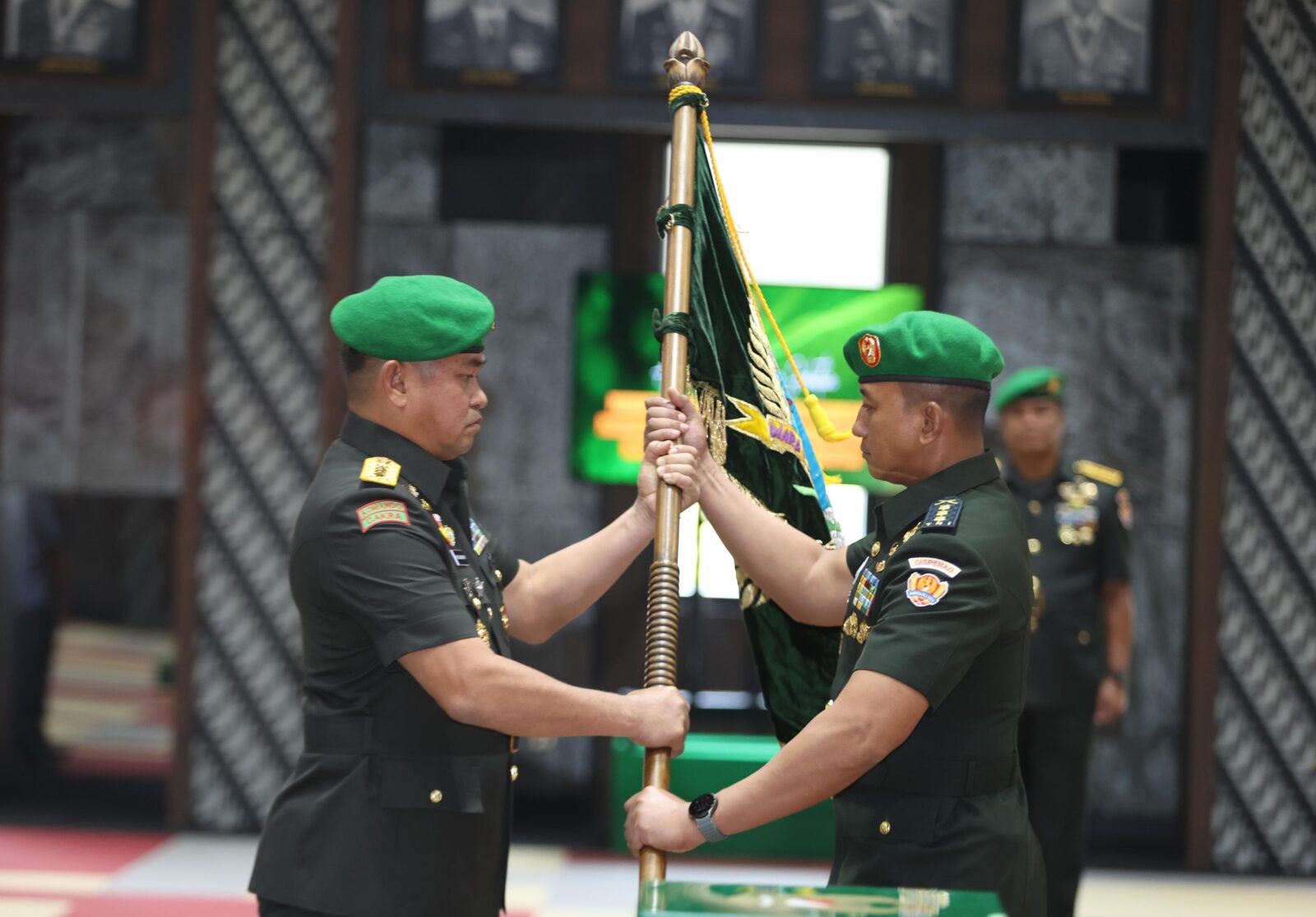 Kasad Pimpin Sertijab 12 Pejabat TNI AD, Tongkat Estafet Kadispenad Resmi Berpindah