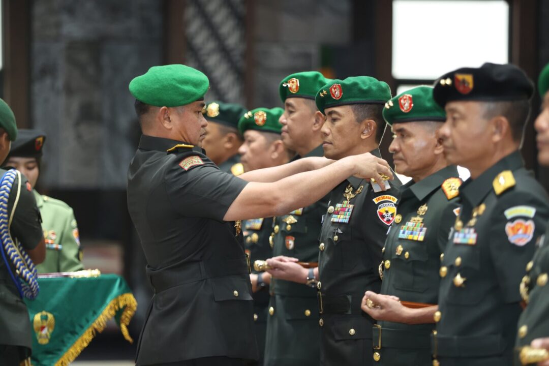 Kasad Pimpin Sertijab 12 Pejabat TNI AD, Tongkat Estafet Kadispenad Resmi Berpindah