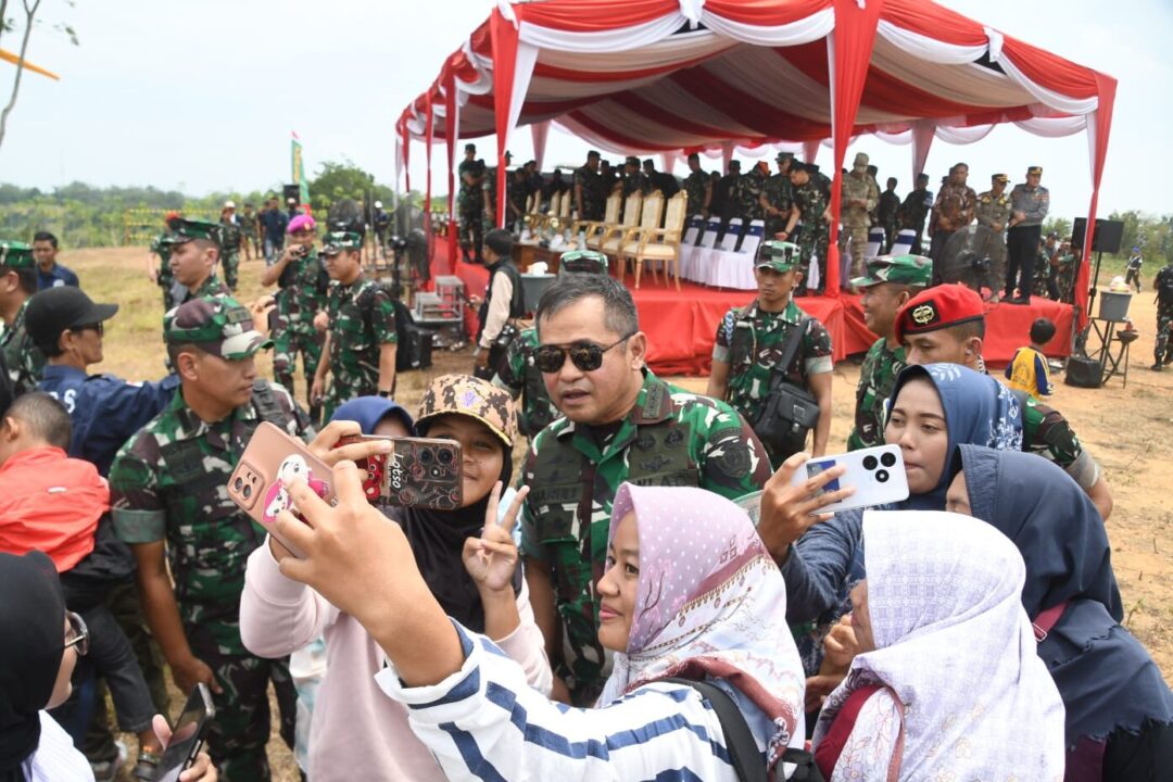 Kasad Dampingi Panglima TNI Tinjau Penerjunan Pasukan Jepang dalam Latgabma Super Garuda Shield 2024