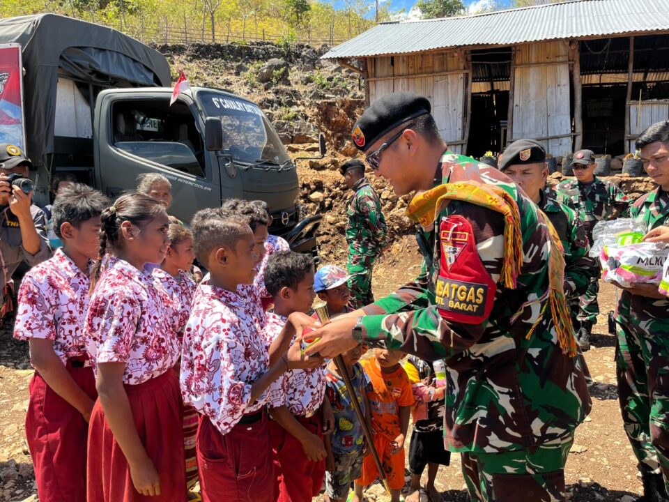 Naga Karimata Smart Car Sambangi SD Kecil Banu di Perbatasan RI-RDTL