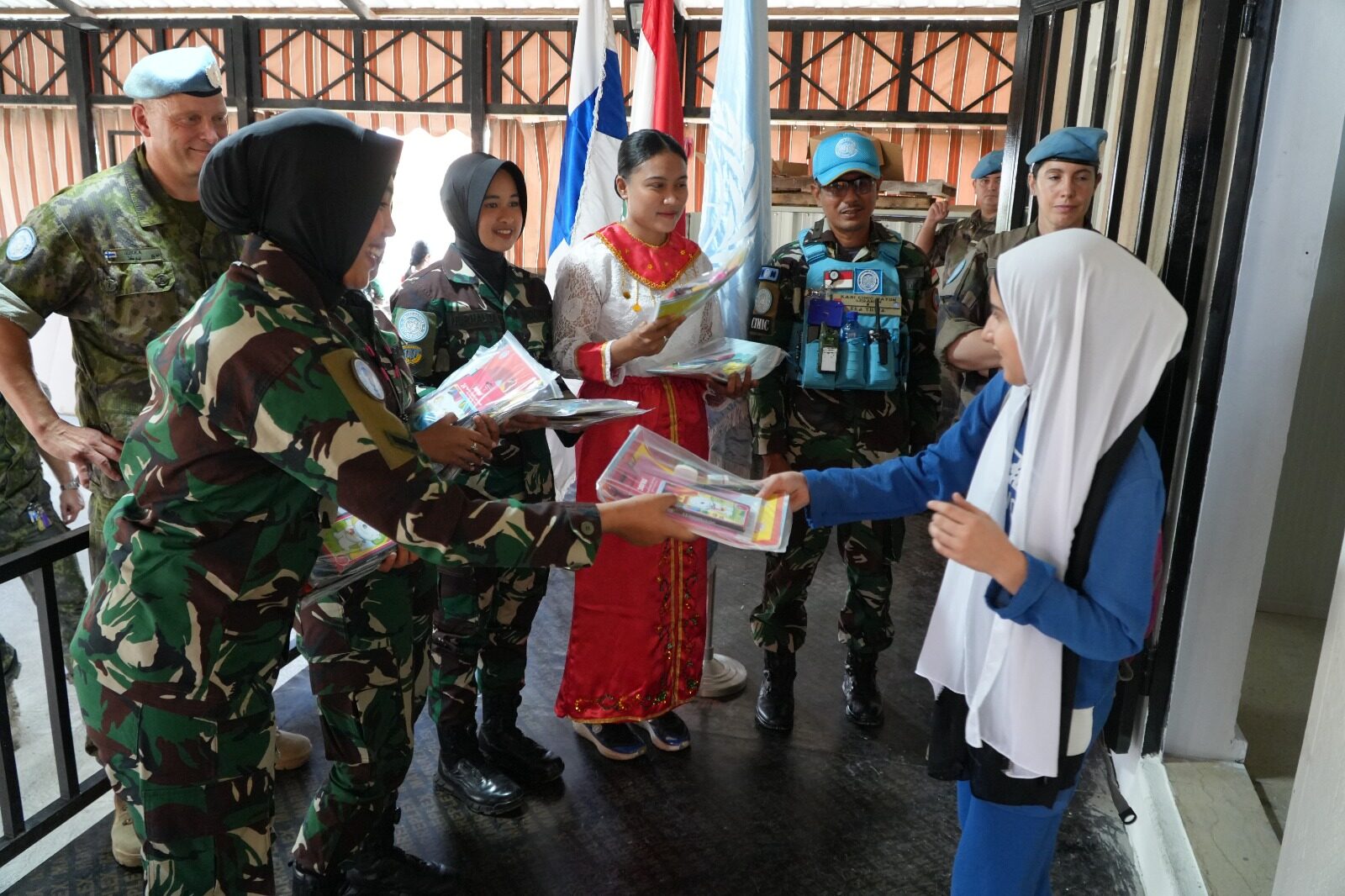 Hanoman dan Garuda Datang, Sebarkan Ceria di Ganduriyah Public School Lebanon Selatan