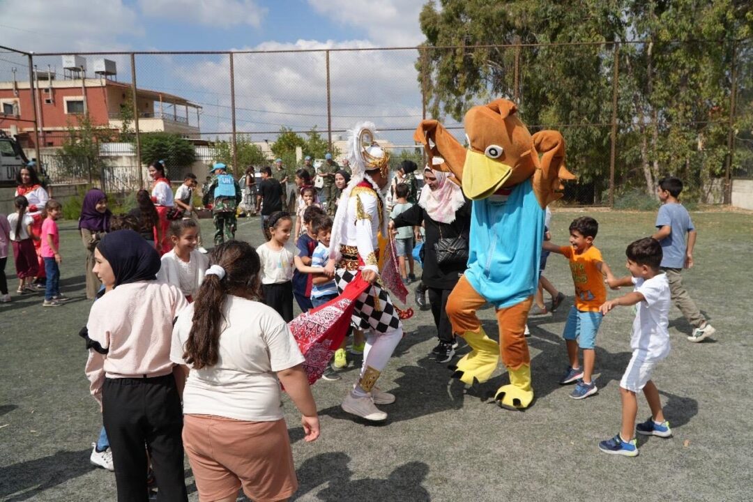 Hanoman dan Garuda Datang, Sebarkan Ceria di Ganduriyah Public School Lebanon Selatan