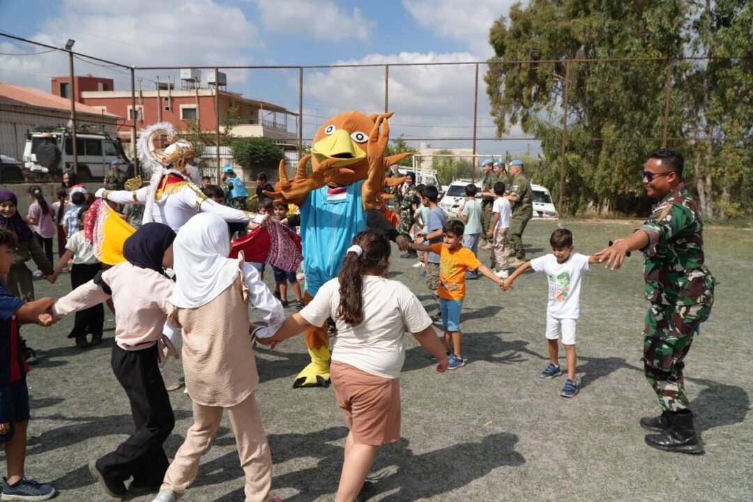 Hanoman dan Garuda Datang, Sebarkan Ceria di Ganduriyah Public School Lebanon Selatan