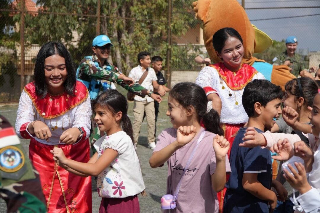 Hanoman dan Garuda Datang, Sebarkan Ceria di Ganduriyah Public School Lebanon Selatan