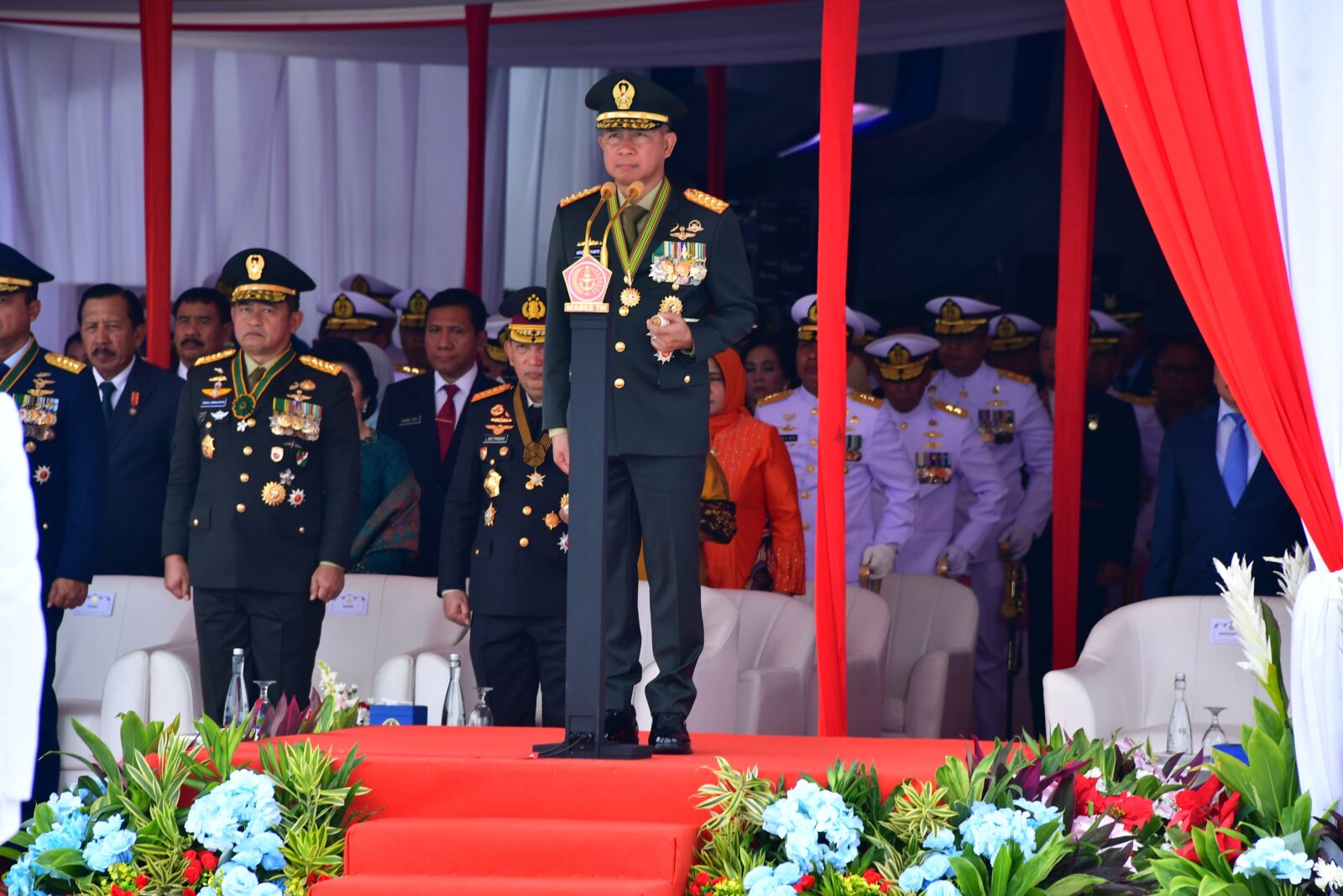 Kasad Hadiri Peringatan HUT Ke-79 TNI AL di Atas KRI dr. Radjiman Widyodiningrat