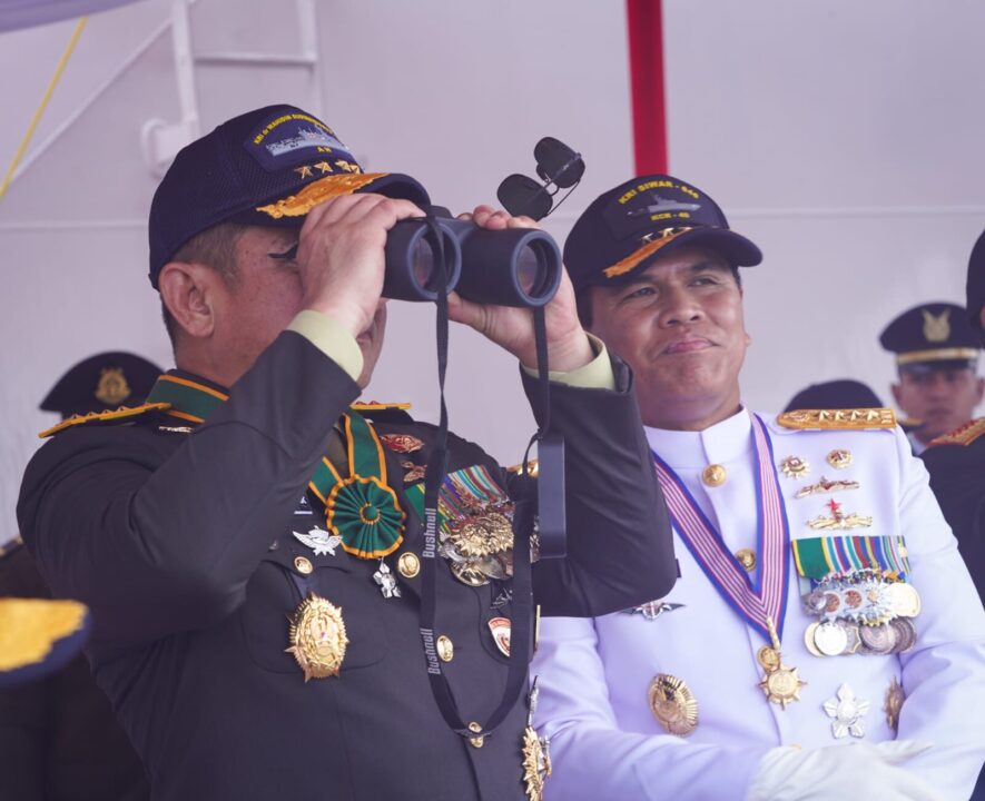 Kasad Hadiri Peringatan HUT Ke-79 TNI AL di Atas KRI dr. Radjiman Widyodiningrat