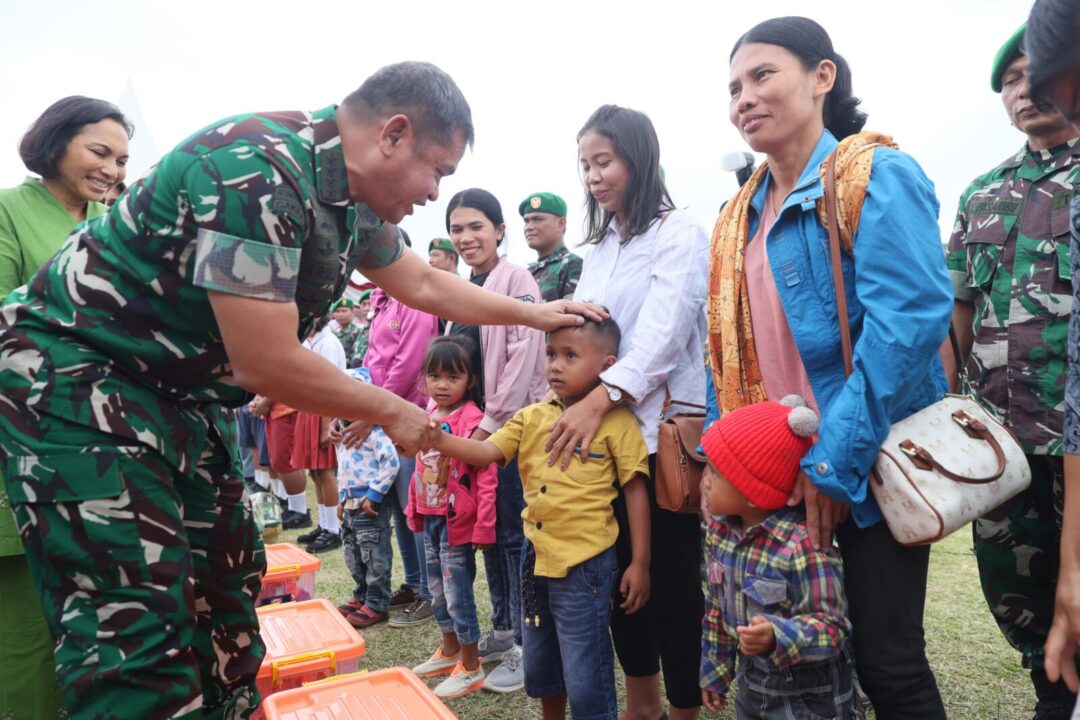 Kasad Resmikan 50 Sumber Air Bersih dan Serahkan Perahu Ponton Pengangkut Sampah di Toba