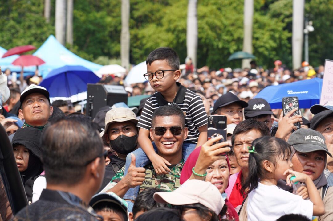 Silang Monas Bak Lautan Manusia, Antusias Saksikan Puncak HUT ke-79 TNI