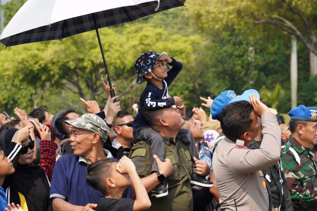 Silang Monas Bak Lautan Manusia, Antusias Saksikan Puncak HUT ke-79 TNI