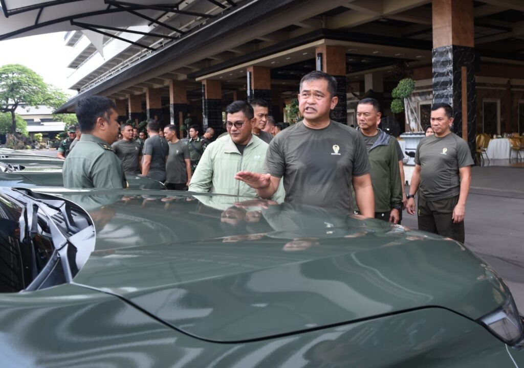 Lagi, Kasad Serahkan 30 Unit Randis untuk Dukung Operasional Satuan TNI AD