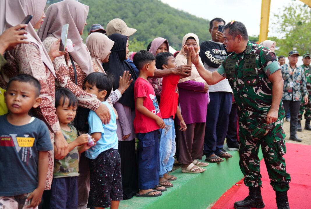 Solusi Irigasi Ratusan Hektar Sawah di Banyumas, Panglima TNI dan Kasad Resmikan Instalasi Pompa Hidram