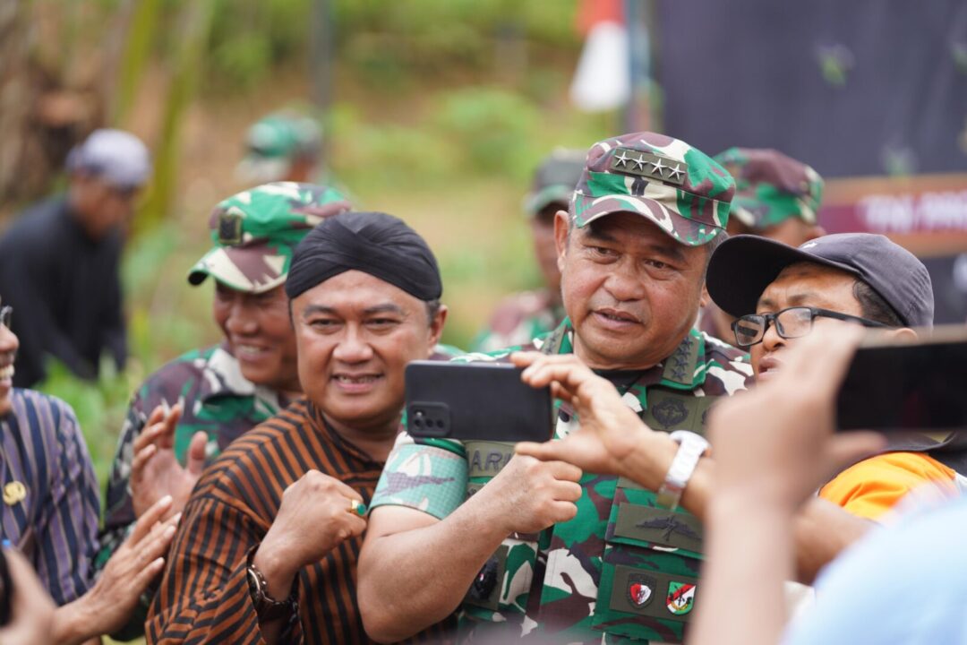 Solusi Irigasi Ratusan Hektar Sawah di Banyumas, Panglima TNI dan Kasad Resmikan Instalasi Pompa Hidram