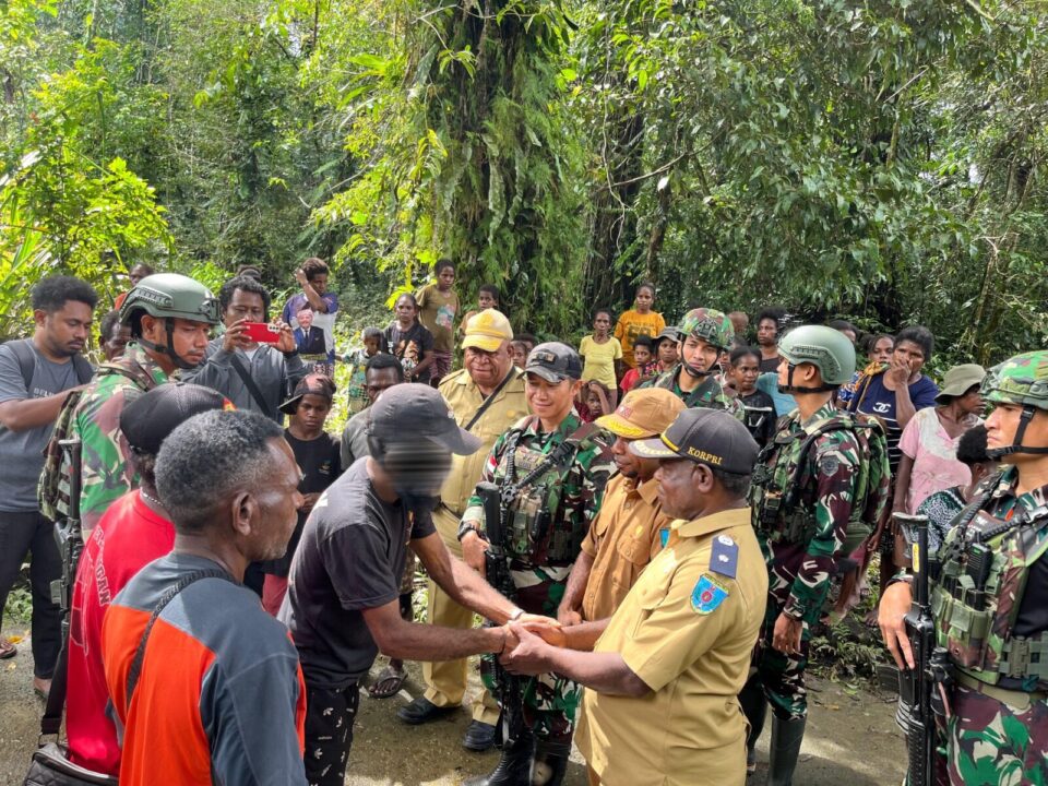 Langkah Persuasif Satgas Yonif 501/BY Sukses, Wakil Pimpinan OPM Kodap IV/Sorong Raya Kembali ke Pangkuan Ibu Pertiwi