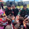 Hadir Membawa Kebahagiaan, Satgas Yonif 503 Kostrad Bagikan Bingkisan Untuk Anak Papua