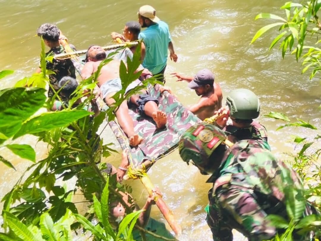 Babi Hutan Menyerang Warga, Prajurit 501 Sigap Lakukan Evakuasi