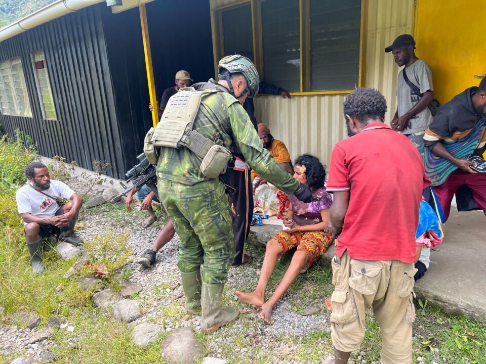 Satgas Koops TNI Habema Kogabwilhan III Berhasil Evakuasi Jenazah Guru Korban Pembunuhan OPM di Distrik Anggruk Kab. Yahukimo