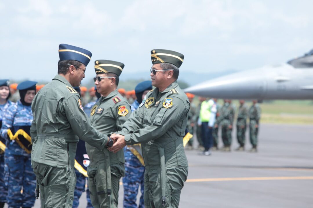 Kasad Dianugerahi Wing Kehormatan Penerbang Kelas 1 TNI AU