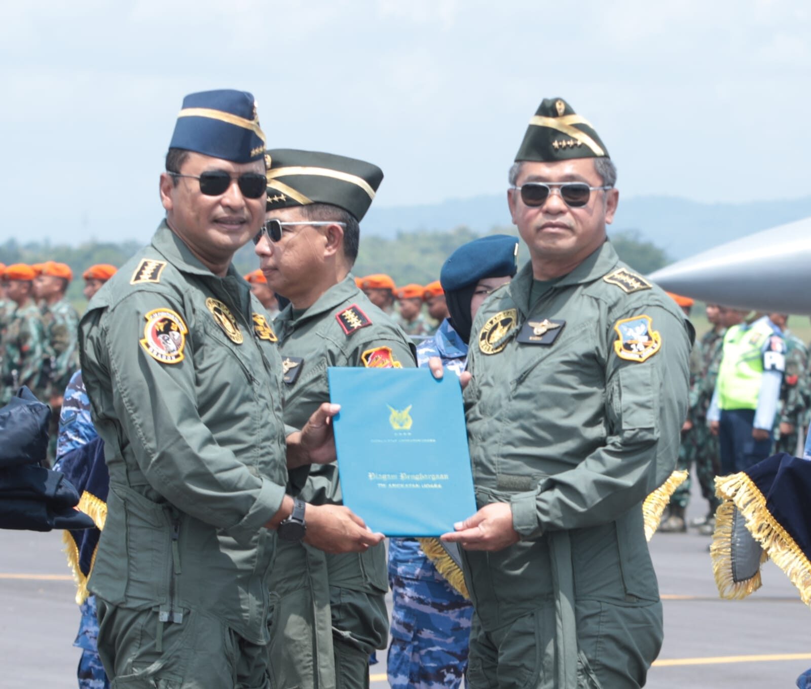 Kasad Dianugerahi Wing Kehormatan Penerbang Kelas 1 TNI AU