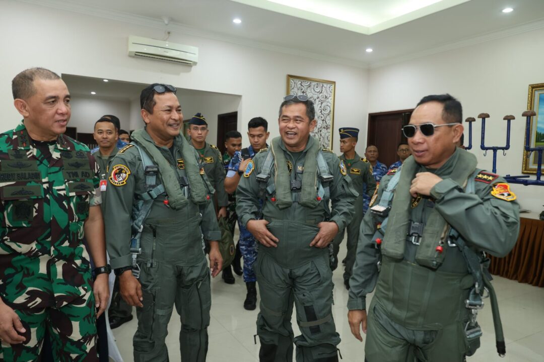 Kasad Dianugerahi Wing Kehormatan Penerbang Kelas 1 TNI AU
