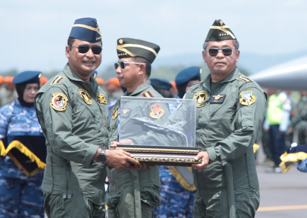 Kasad Dianugerahi Wing Kehormatan Penerbang Kelas 1 TNI AU