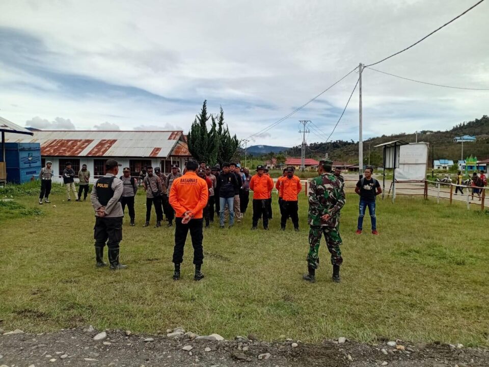 TNI AD Kerahkan Pasukan dan Peralatan, Bantu Korban Banjir Pegunungan Arfak