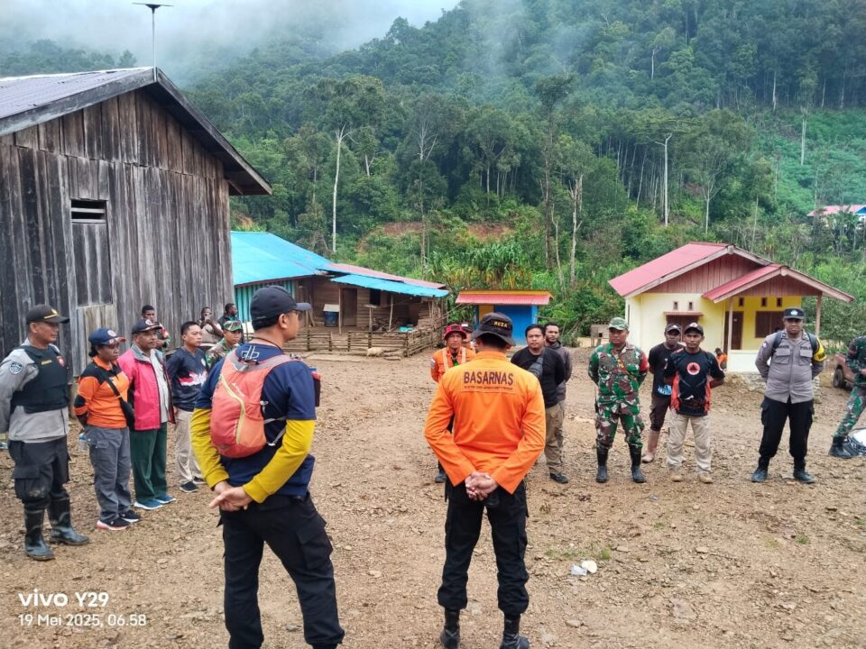 TNI AD Kerahkan Pasukan dan Peralatan, Bantu Korban Banjir Pegunungan Arfak